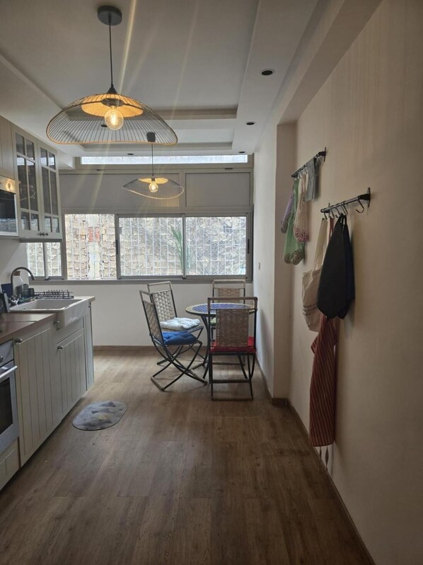 Apartment, 2 Bedrooms, Balcony, City View | Private kitchen