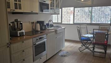 Căn hộ, 2 phòng ngủ, ban công, quang cảnh thành phố | Nội thất