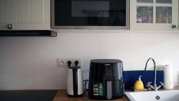 Apartment, 2 Bedrooms, Balcony, City View | Private kitchen