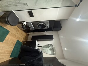 Apartment, 2 Bedrooms, Balcony, City View | Interior