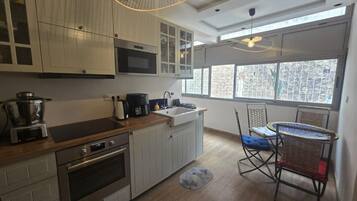 Apartment, 2 Bedrooms, Balcony, City View | Interior