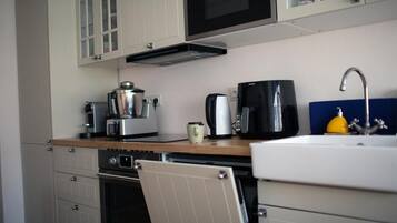 Căn hộ, 2 phòng ngủ, ban công, quang cảnh thành phố | Nội thất