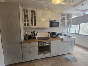 Apartment, 2 Bedrooms, Balcony, City View | Interior