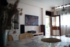 Leilighet, 2 soverom, balkong, byutsikt | Spiseområde