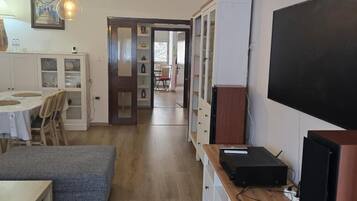 Apartment, 2 Bedrooms, Balcony, City View | Living room