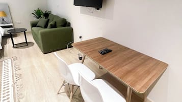 Studio | Wi-Fi gratis dan seprai linen