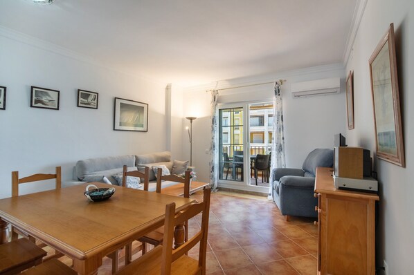 Apartment | Dining
