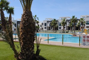 Appartement | Zwembad | Een buitenzwembad