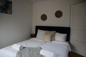 WiFi, bed sheets