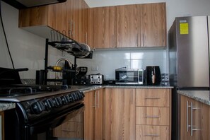 Mikrovågsugn, ugn, kaffe- och tebryggare och brödrost