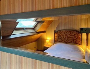 4 bedrooms, iron/ironing board, WiFi