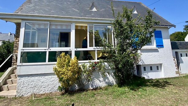 A two-story house with a grey roof, white walls, and a small front yard with a bush and a tree. - Vacation home in Le Pouliguen - Pets welcome! (Le Pouliguen)