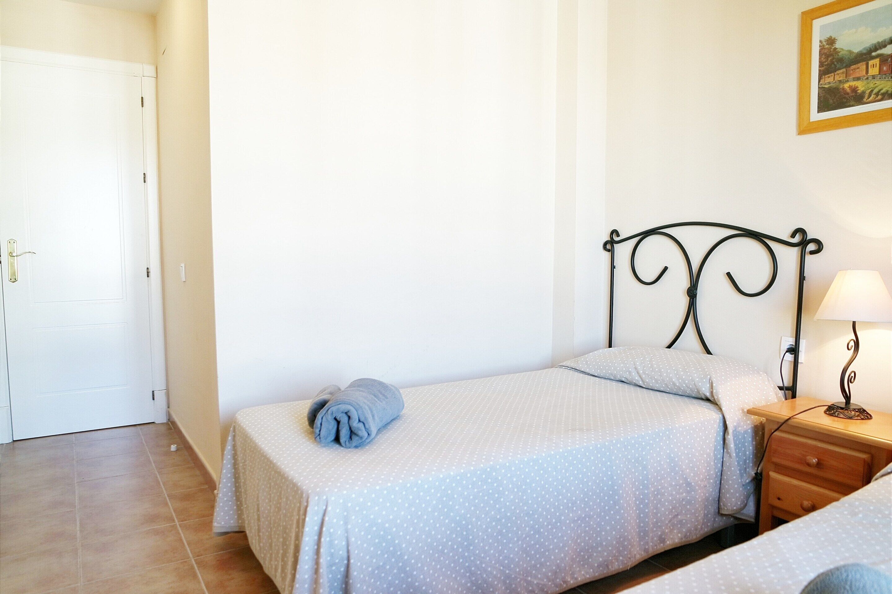 Departamento | 3 habitaciones y tabla de planchar con plancha 