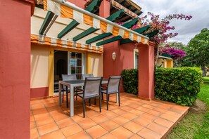 Apartment | Outdoor dining