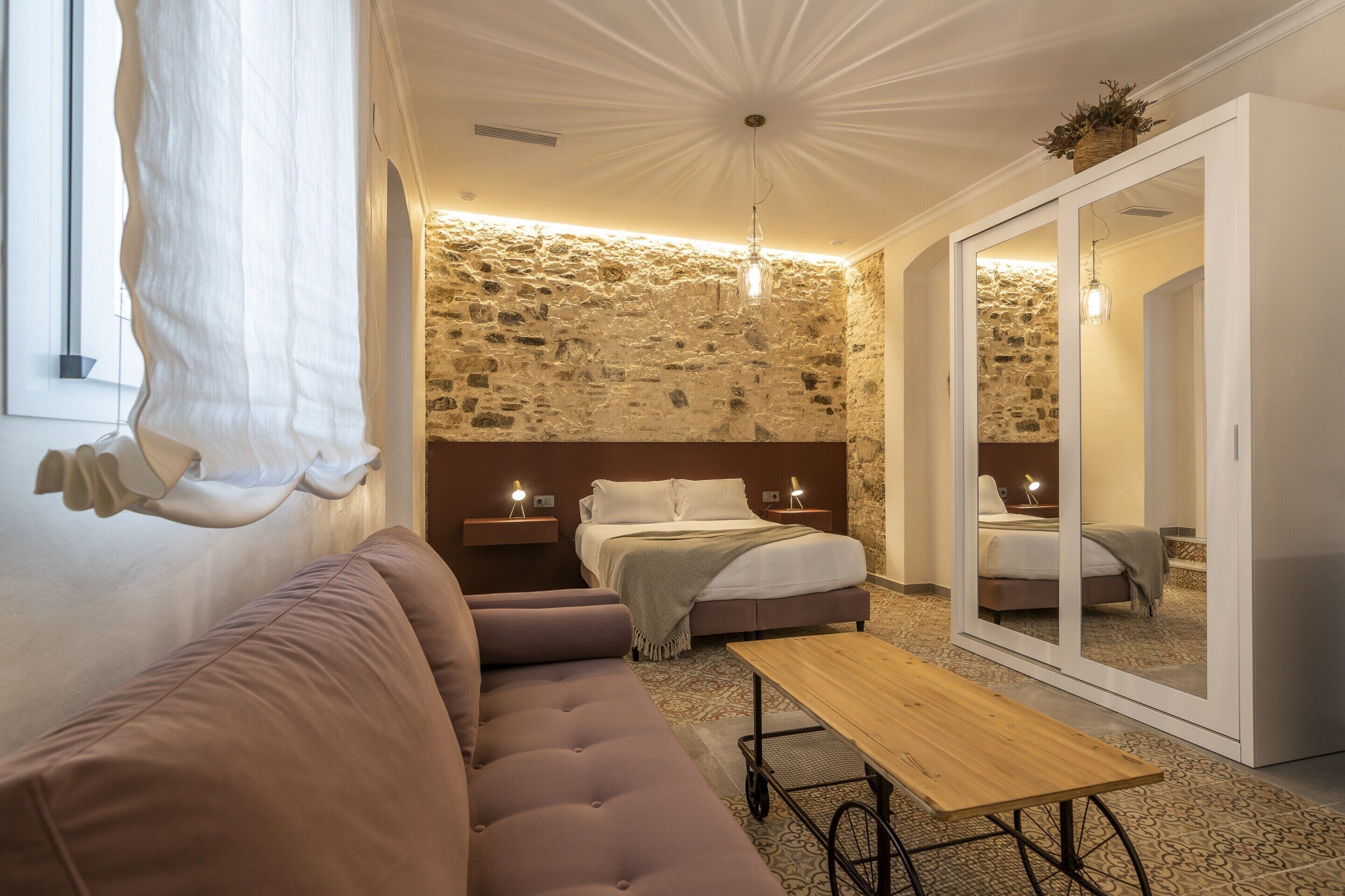 Apartamento | 1 dormitorio y tabla de planchar con plancha