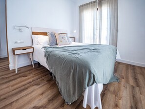 شقة | 1 غرفة نوم ومكواة/لوح كي