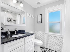 Bathroom - Tarpon Tides Cottage (Tarpon Springs)