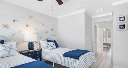 Tarpon Tides Cottage - Walking distance to the Sponge Docks & Downtown!