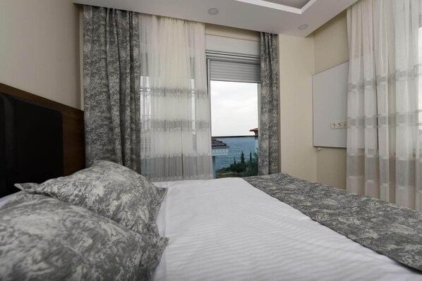 6 عدّة غرف نوم ومكواة/لوح كي وواي فاي وملاءات أسرّة