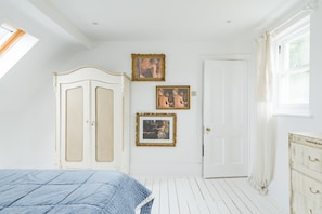 3 bedrooms, desk, iron/ironing board, WiFi