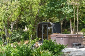 Bain à remous extérieur