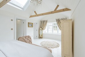 3 Schlafzimmer, Schreibtisch, Bügeleisen/Bügelbrett, WLAN