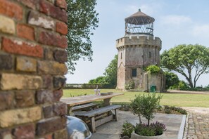 Outdoor dining - Dolphins Leap, St Margaret's at Cliffe (St Margaret's at Cliffe)