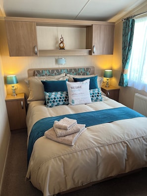 2 bedrooms, iron/ironing board, WiFi