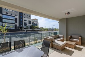 Outdoor dining - Coastal Getaway in Isla Canela (Ayamonte)