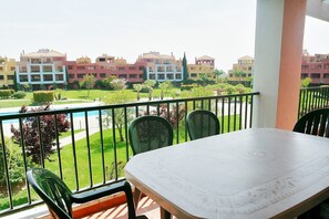 อพาร์ทเมนท์ | รับประทานอาหารกลางแจ้ง