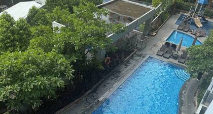 Modern & Spacious 2BR 68 sqm Condo in Manhattan Heights Pool View