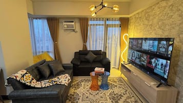 Condo, 2 Bedrooms, Accessible, Balcony | Living room