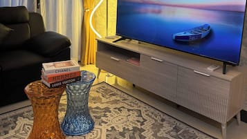 Condo, 2 Bedrooms, Accessible, Balcony | Living room