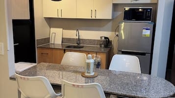 Condo, 2 Bedrooms, Accessible, Balcony | Interior