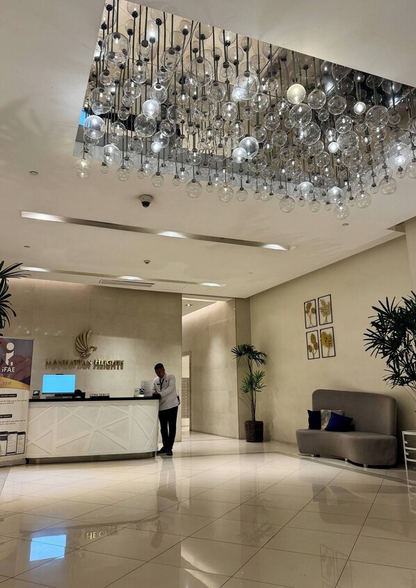 Condo, 2 Bedrooms, Accessible, Balcony | Lobby - Modern & Spacious 2BR 68 sqm Condo in Manhattan Heights Pool View (Quezon City)