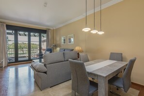 Apartment | Dining