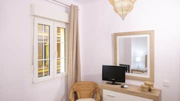 Apartment | 1 bedroom, iron/ironing board