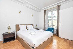 Apartment | 2 bedrooms, laptop workspace, iron/ironing board, bed sheets - Charming Apartment - 3br/8p - Pereire/champerret (Paris)