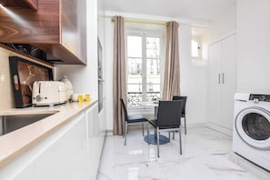 Private kitchen - Charming Apartment - 3br/8p - Pereire/champerret (Paris)
