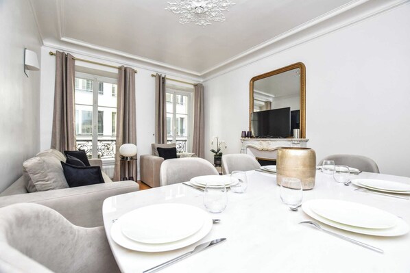 Apartment | Dining - Charming Apartment - 3br/8p - Pereire/champerret (Paris)