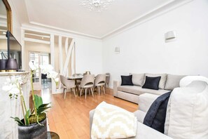 Apartment | Living area - Charming Apartment - 3br/8p - Pereire/champerret (Paris)