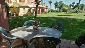 Apartment | Outdoor dining