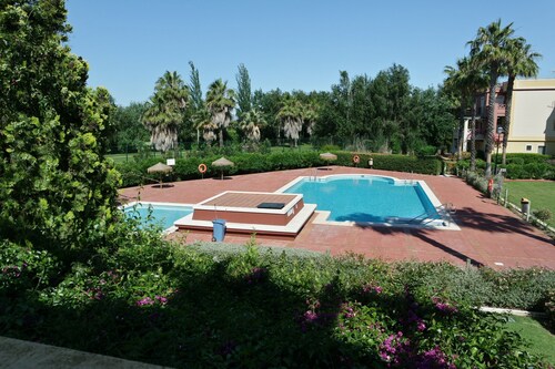 Family Poolside Apartment