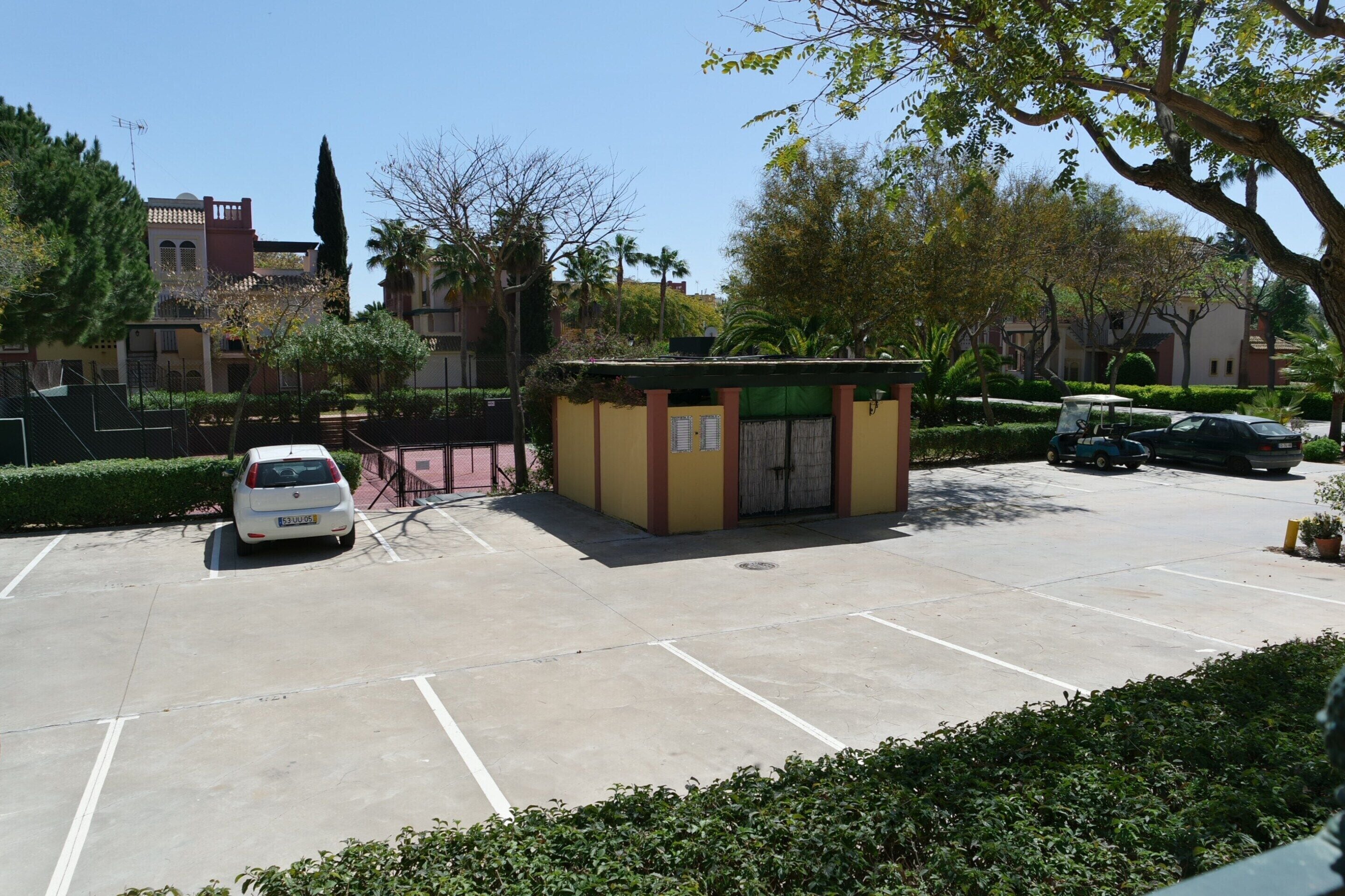 المنطقة المحيطة بالمنشأة