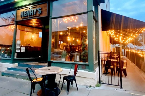 تناول الطعام بالخارج