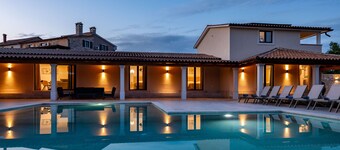 Luxury villa Dika, 11 guests, with pool, garden, barbecue, 5 bedrooms, 7 bathrooms,