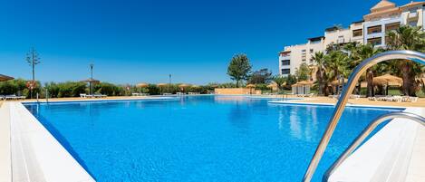 Apartment | Pool | Outdoor pool
