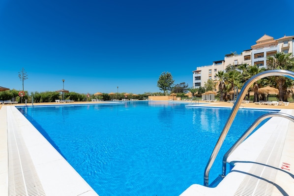 Apartment | Pool | Outdoor pool
