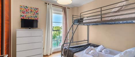 Apartment | 1 bedroom, iron/ironing board