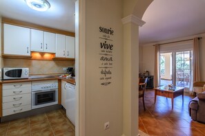 Private kitchen - Apartment With Terrace and Pool Access (Ayamonte)